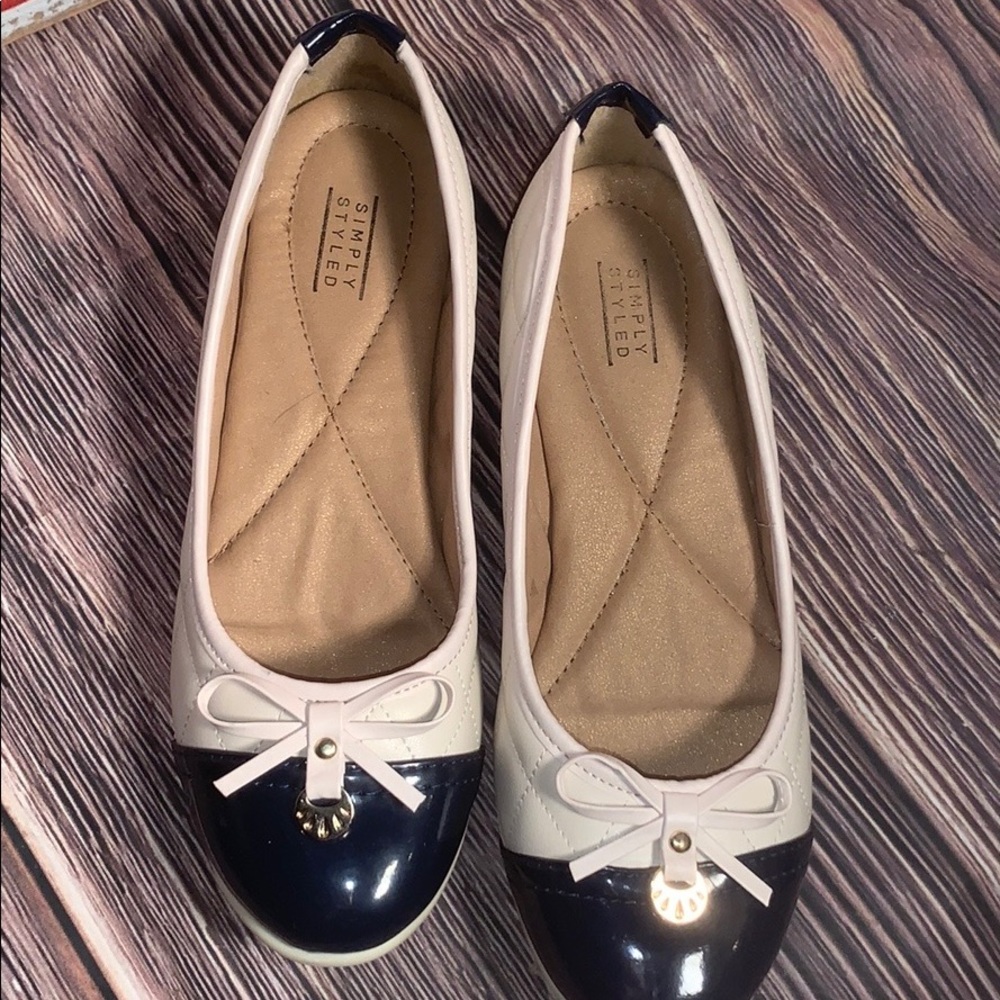 Women’s NEW Simply Styled quilted flats size 6.5